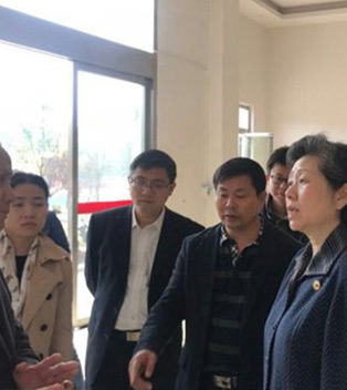 懷化市政府副市長(zhǎng)楊寧華率市農(nóng)業(yè)農(nóng)村局、林業(yè)局、水電局等相關(guān)局領(lǐng)導(dǎo)同志來湖南米米夢(mèng)工場(chǎng)科技股份有限公司調(diào)研工作。